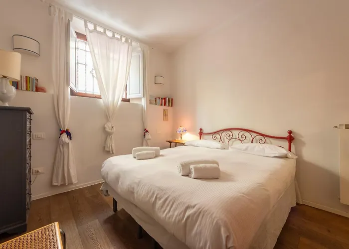 Apartament One Bedroom With Patio N2 Florencja