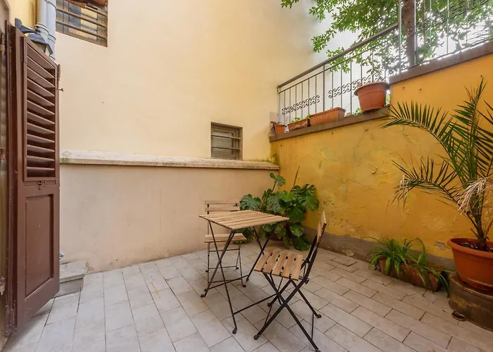 One Bedroom With Patio N2 Apartament