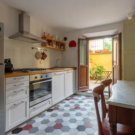 One Bedroom With Patio N2 Флоренция